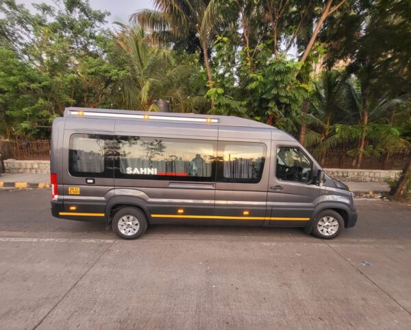 16+1 Urbania VIP Coach - Image 8