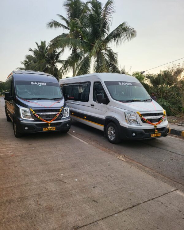 16+1 Urbania VIP Coach - Image 18
