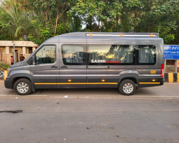 16+1 Urbania VIP Coach - Image 7